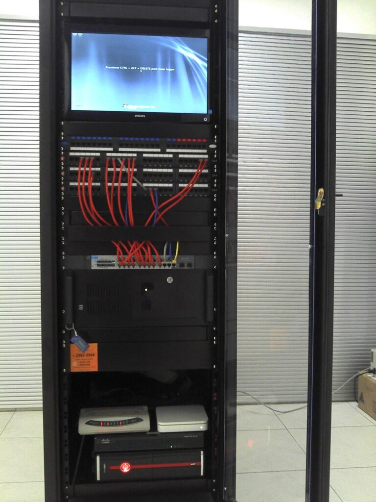 servidor1-768x1024 Infraestrutura de Redes de Computadores