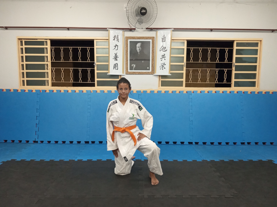 z20 Zempo Kaiten Ukemi (queda em rolamento para frente)