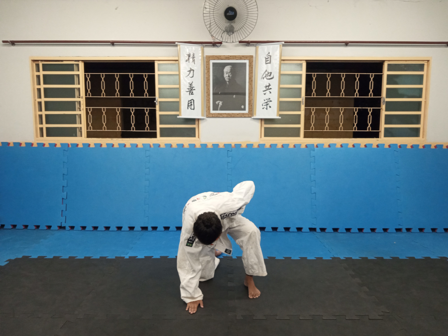 z30 Zempo Kaiten Ukemi (queda em rolamento para frente)