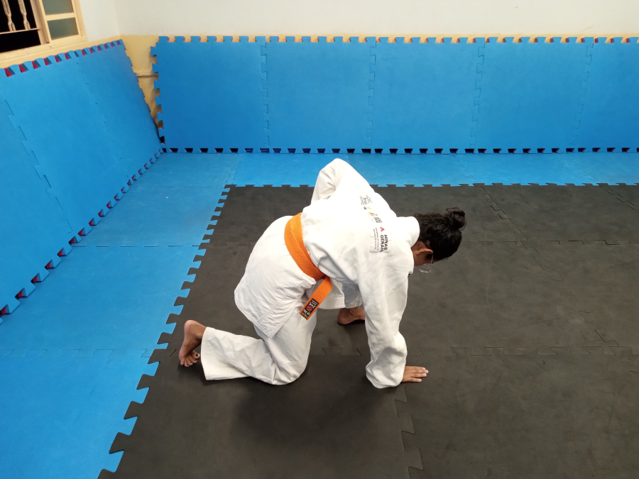 z31 Zempo Kaiten Ukemi (queda em rolamento para frente)