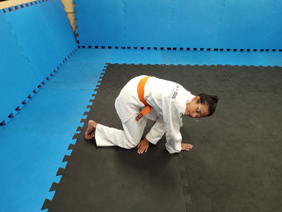 z42 Zempo Kaiten Ukemi (queda em rolamento para frente)