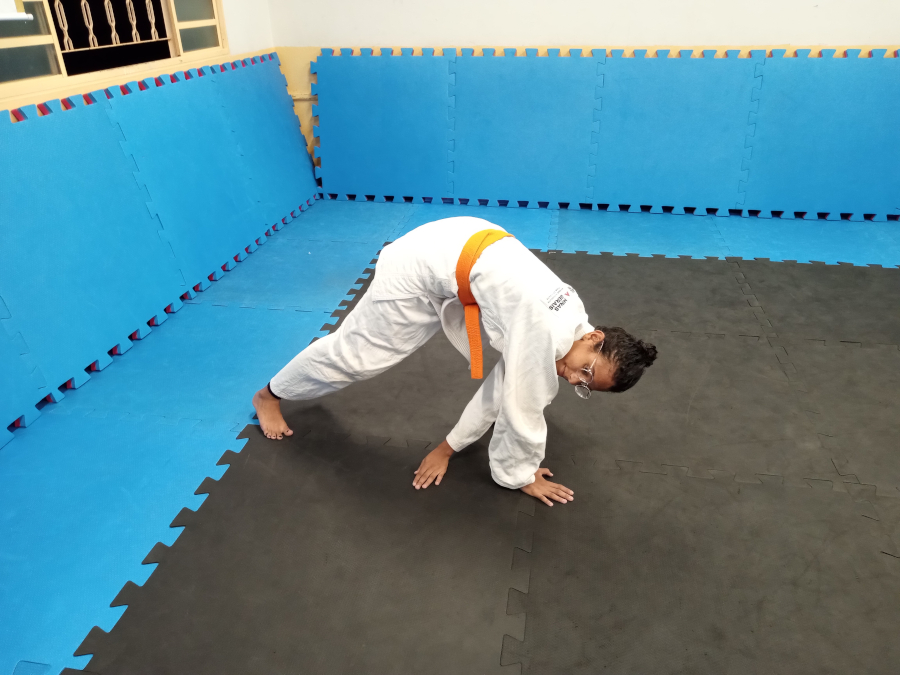 z50 Zempo Kaiten Ukemi (queda em rolamento para frente)