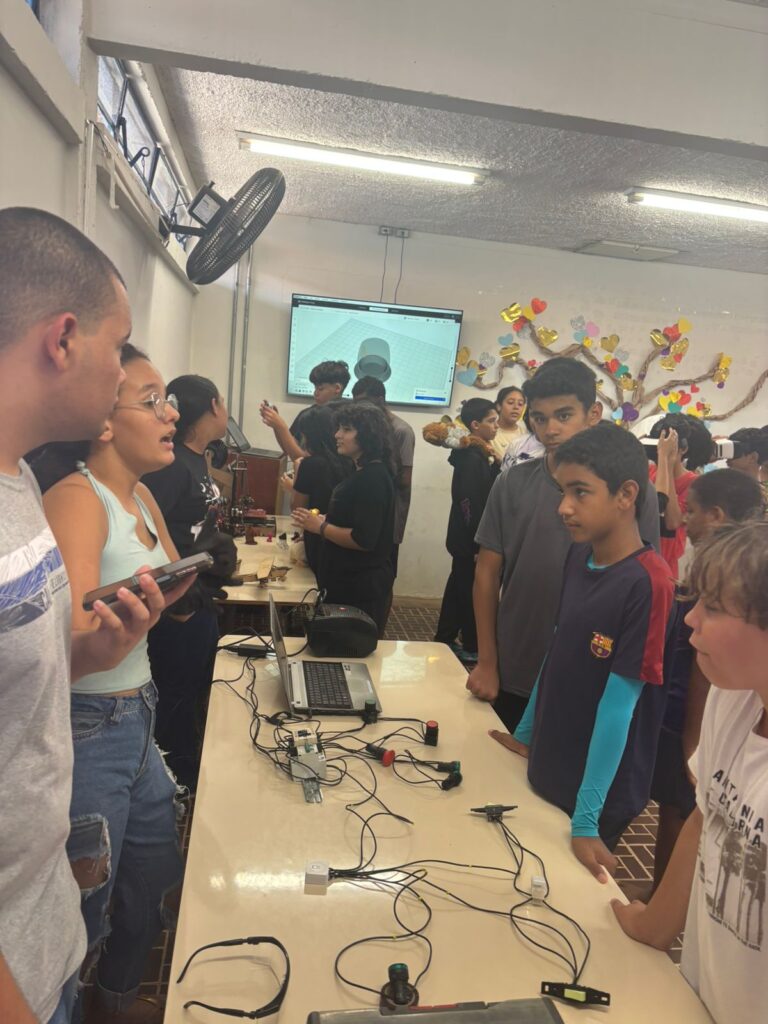 meca-768x1024 Mostra de Robótica e Tecnologia: Inovação na EE Cidade Industrial